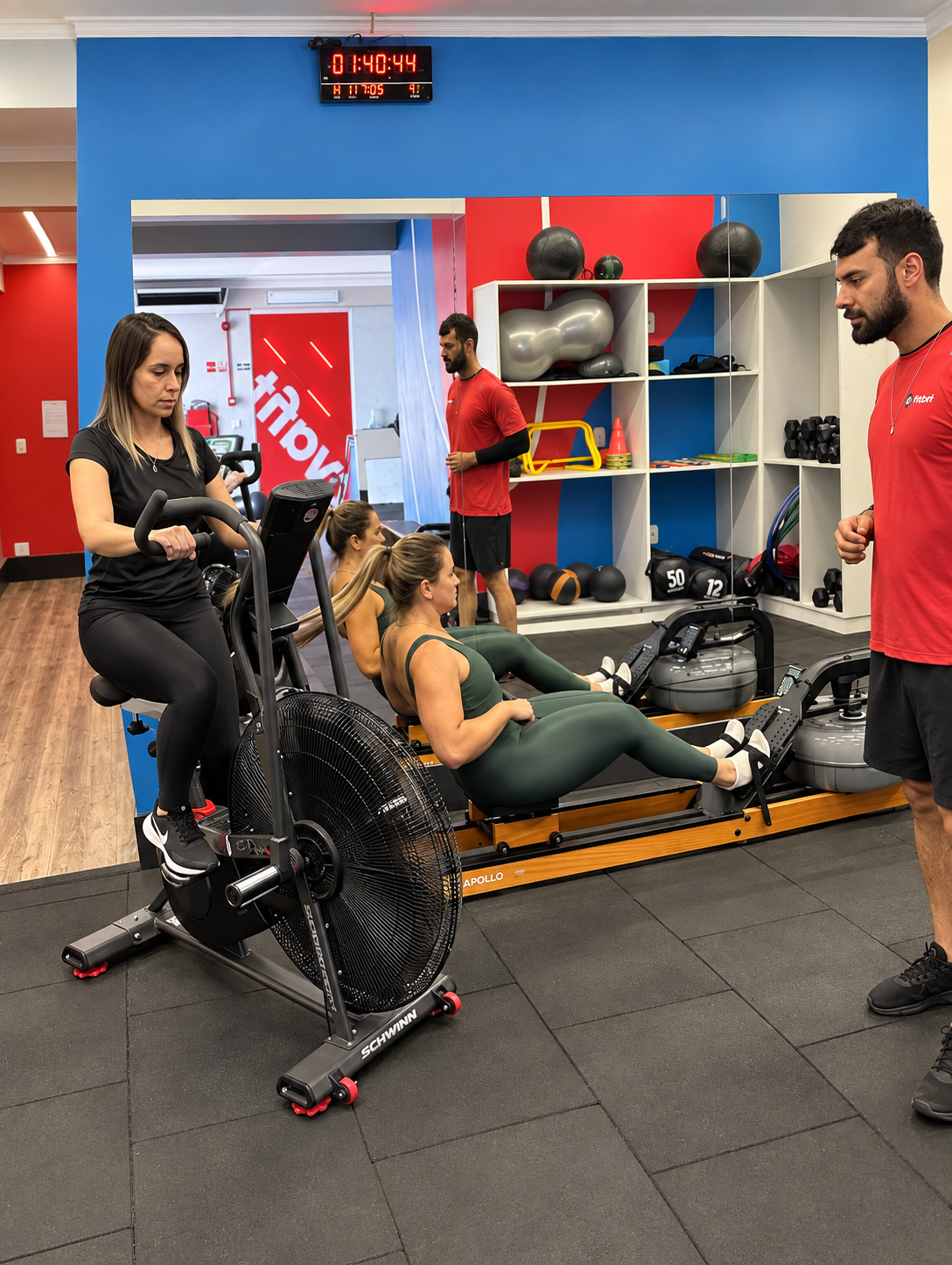 Alunas treinando com acompanhamento no Estúdio Moove em Itapuã
